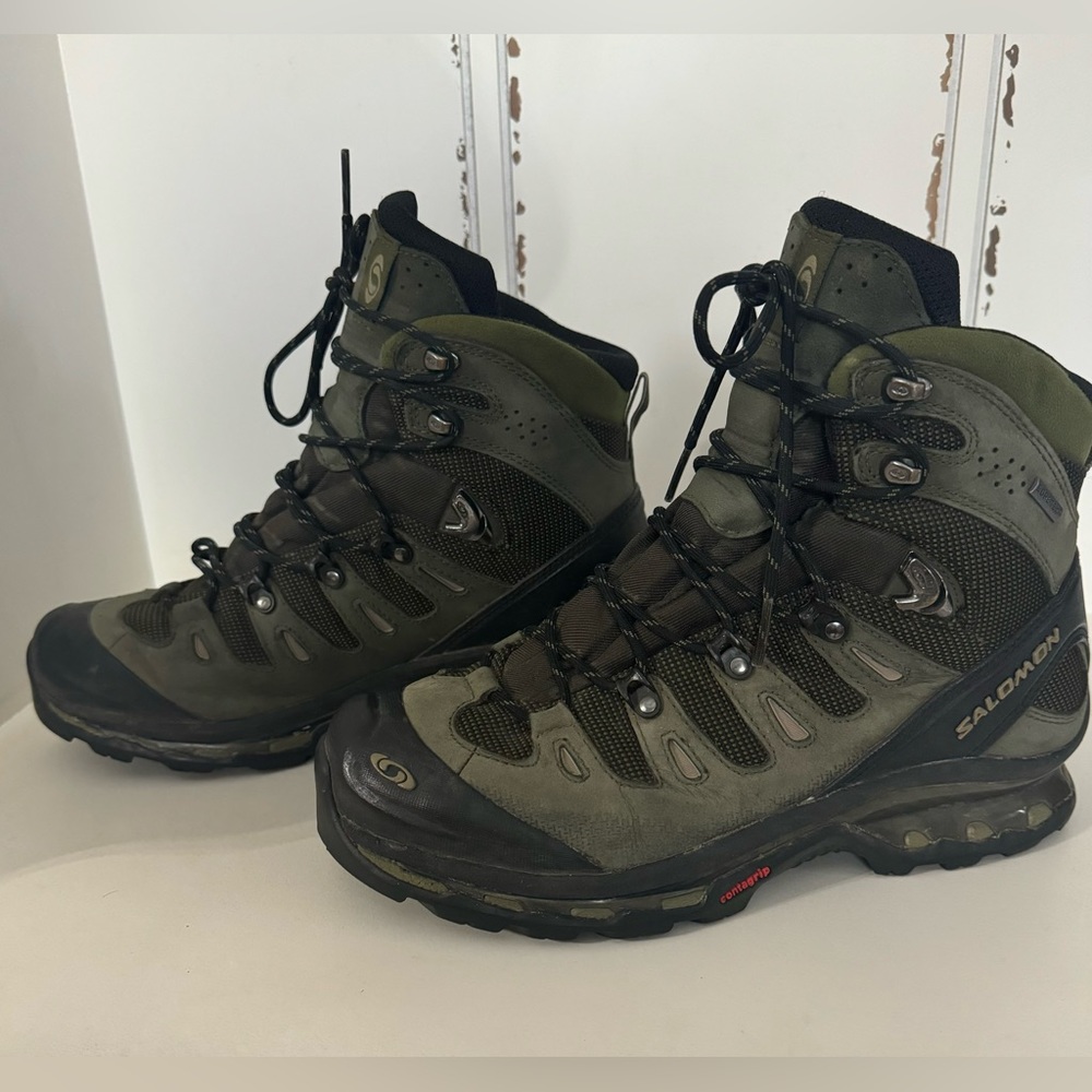 Men’s Salomon 4d chassis hiking boots, size 8.5